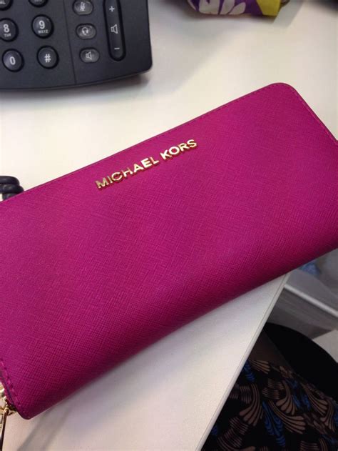 michael kors wallet soft pink|Michael Kors hot pink wallet.